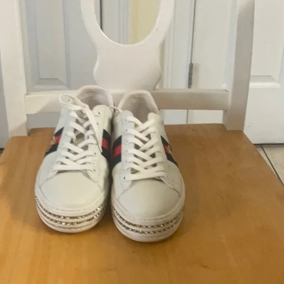 Gucci Sneakers with Red and Blue Accents - Picture 4 of 10